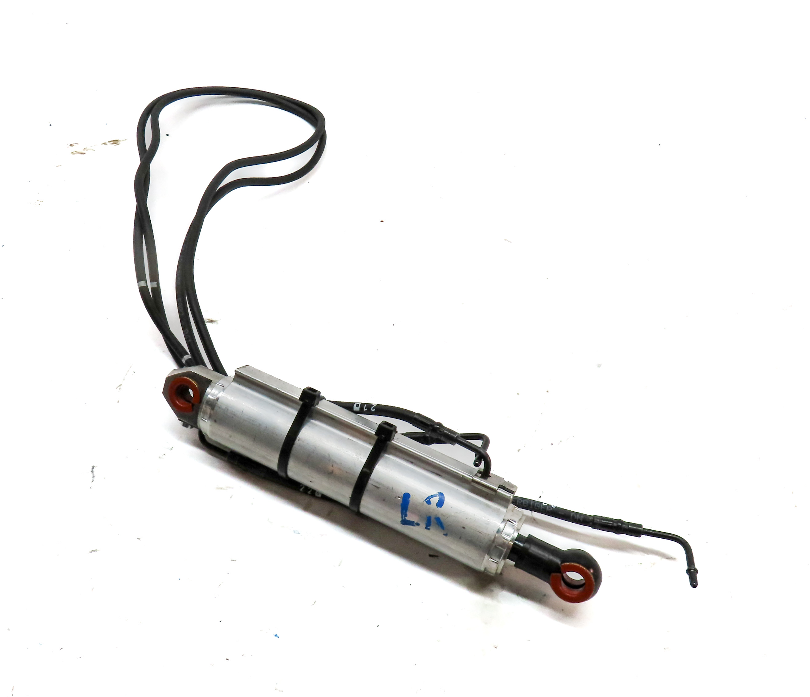 2013 BMW 335I CONVERTIBLE (E93) REAR LEFT CONVERTIBLE TOP RAM CYLINDER w/LINES — exact item pictured